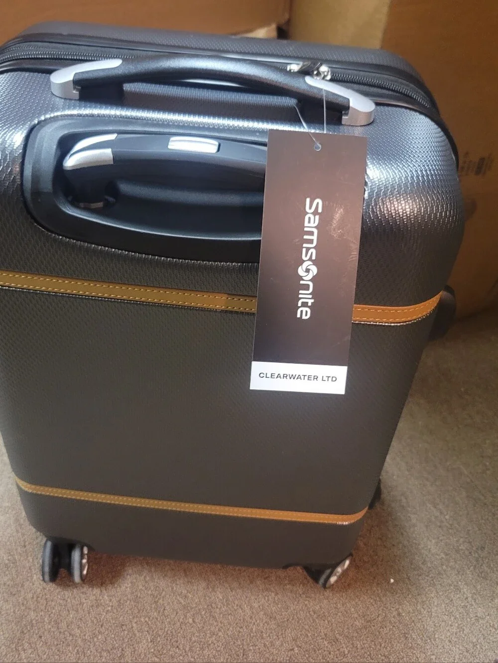 LONDON FOG CARRY ON TRAVEL LUGGAGE 22